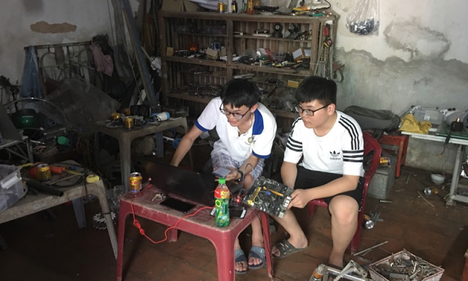 Ước mơ cháy bỏng của cậu học sinh khuyết tật đam mê công nghệ