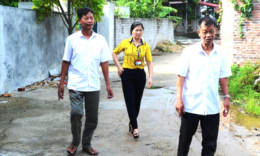 Phong trào hiến đất  làm đường ở xã Việt Thống