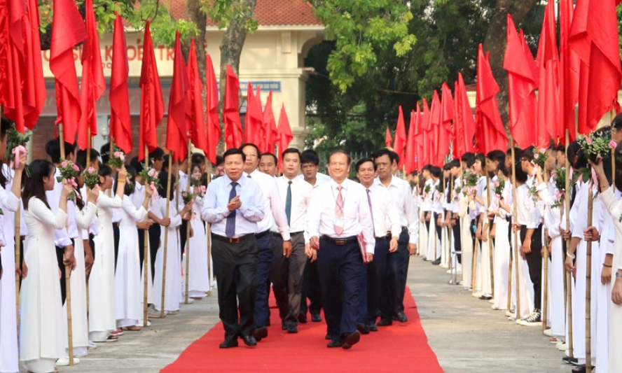 Các đồng chí lãnh đạo tỉnh dự lễ khai giảng năm học 2019-2020