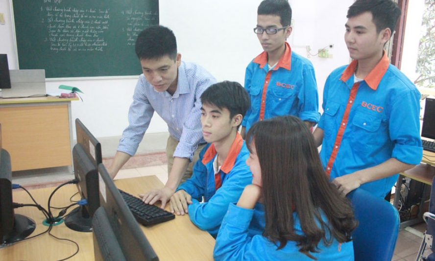 Tuyển sinh trường nghề  khởi sắc