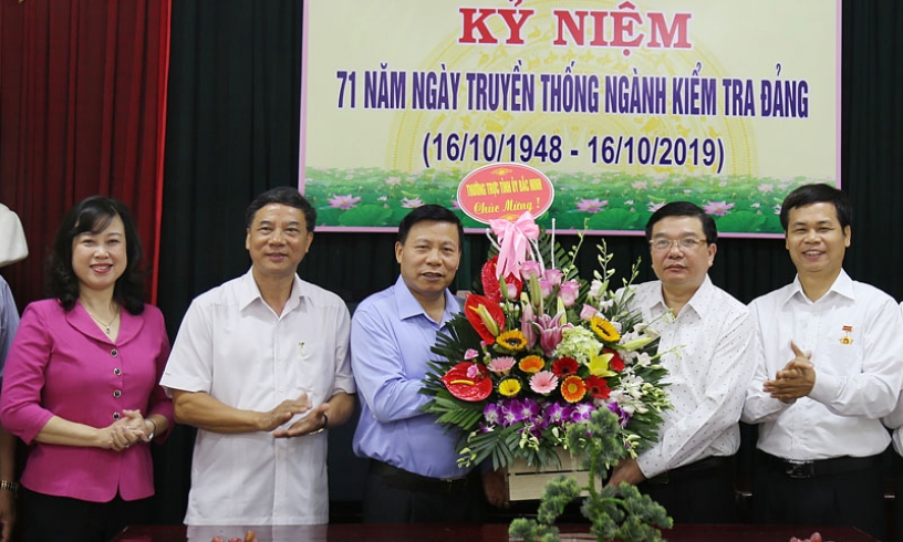 Thường trực Tỉnh ủy chúc mừng Ủy ban Kiểm tra Tỉnh ủy nhân ngày truyền thống