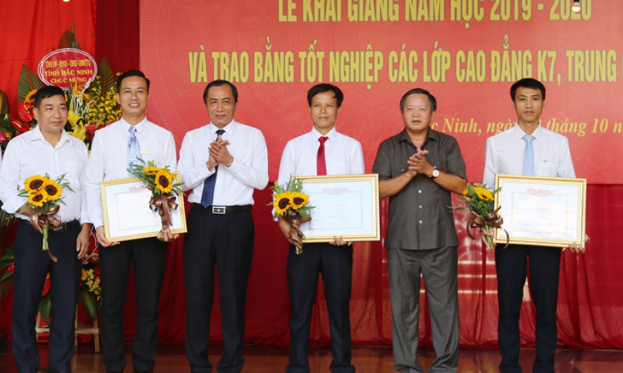 Trường Cao đẳng Công nghiệp Bắc Ninh khai giảng năm học 2019 - 2020 và trao Bằng tốt nghiệp cho sinh viên