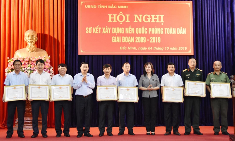 Sơ kết 10 năm xây dựng nền quốc phòng toàn dân