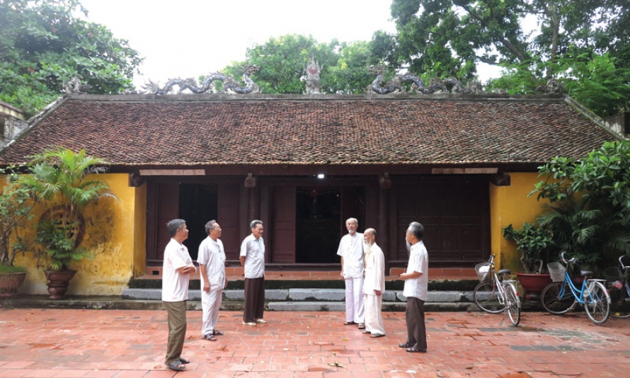 Thăm di tích đình làng Cửu Yên