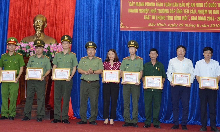 Nâng cao chất lượng phong trào  toàn dân bảo vệ an ninh Tổ quốc  trong cơ quan, doanh nghiệp, nhà trường