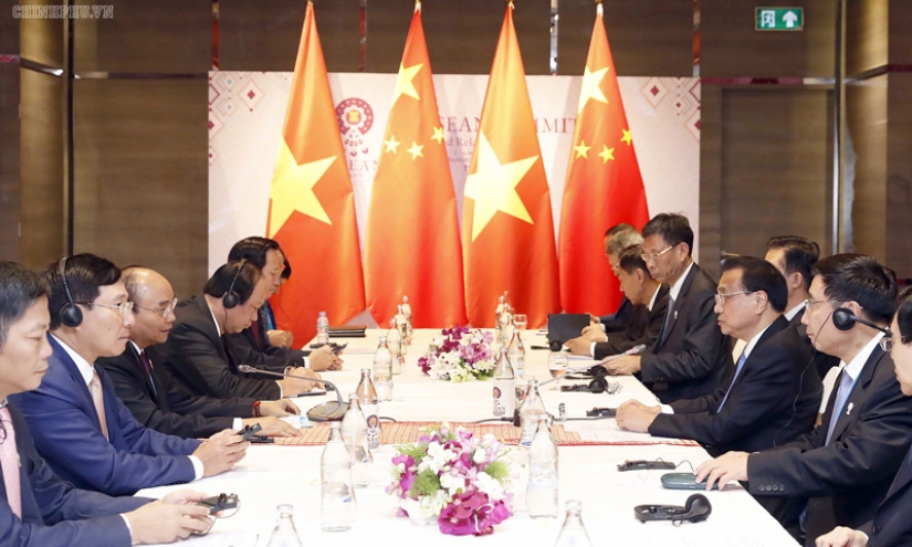 Thủ tướng Nguyễn Xuân Phúc gặp Thủ tướng Trung Quốc
