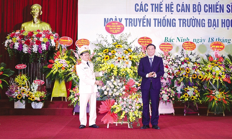 Gặp mặt cán bộ, chiến sĩ nhân Ngày Nhà giáo Việt Nam 20-11 và 35 năm Ngày truyền thống Trường Đại học Hậu cần Công an Nhân dân