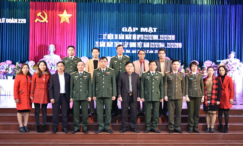 Gặp mặt kỷ niệm 30 năm Ngày Hội Quốc phòng toàn dân