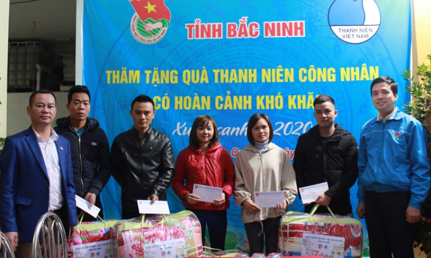 Thăm, tặng quà Tết cho thanh niên công nhân có hoàn cảnh khó khăn