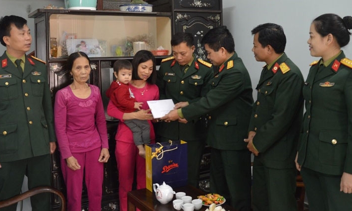 Phụ nữ Quân đội  “Giỏi việc nước, đảm việc nhà”