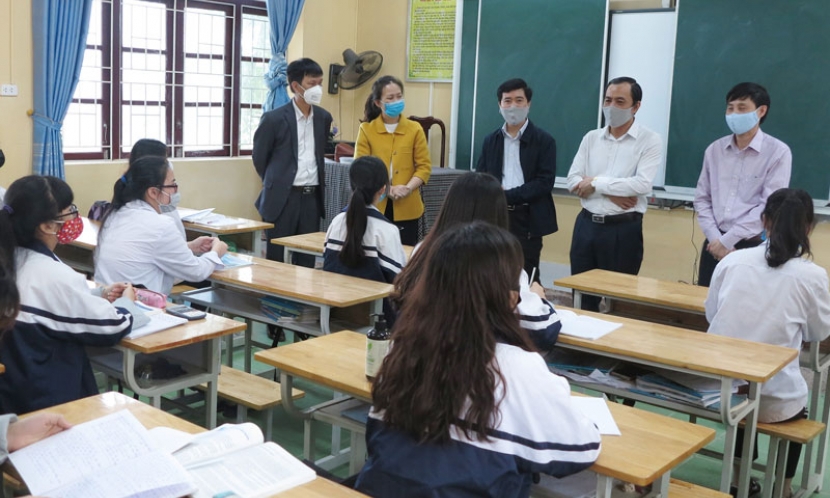 Ghi nhận ngày đầu học sinh trở lại trường học