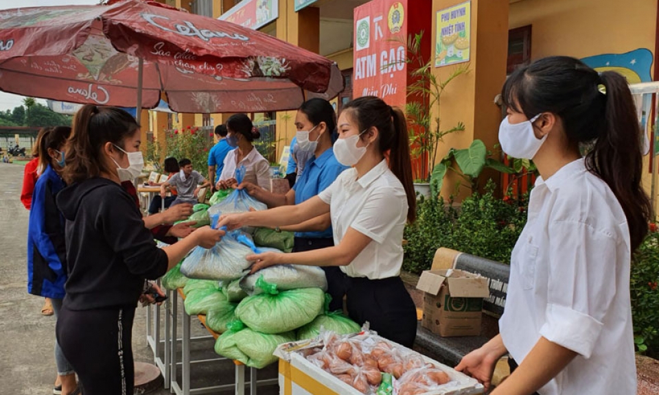 Bảo vệ, chăm lo  đời sống người lao động