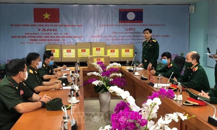 Bộ Quốc phòng Việt Nam gửi hàng viện trợ và cử chuyên gia y tế giúp Lào chống dịch COVID-19
