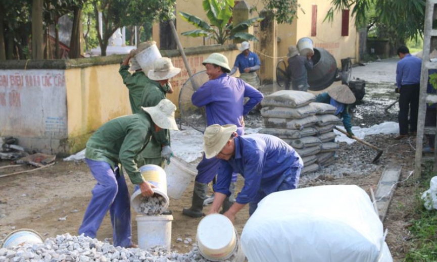 Hội viên nông dân học tập và làm theo Bác bằng hành động thiết thực
