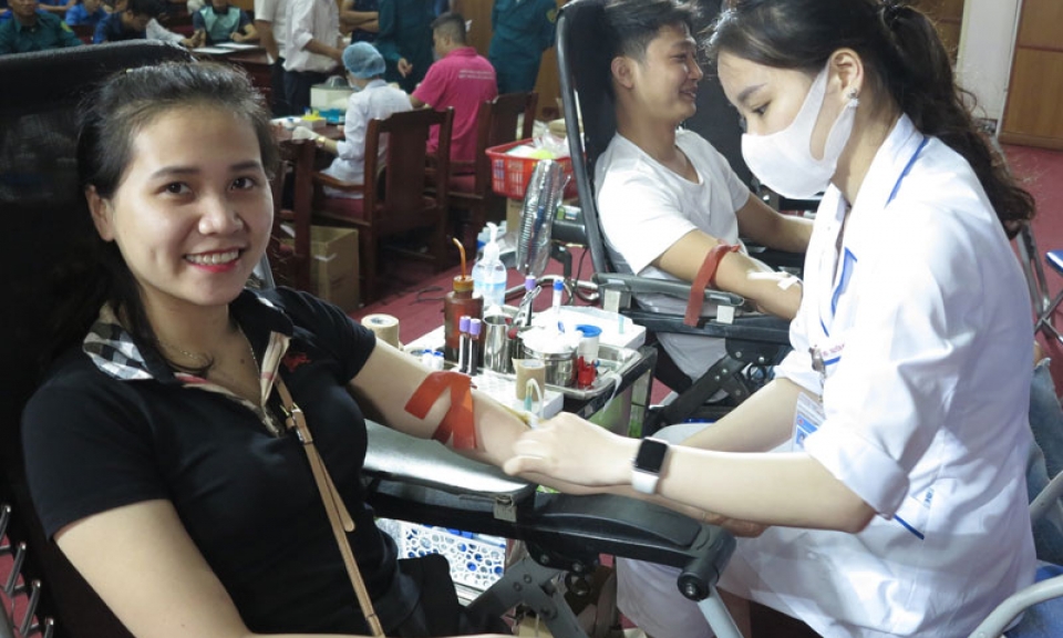 Hơn 800 người đăng ký tham gia hiến máu tình nguyện
