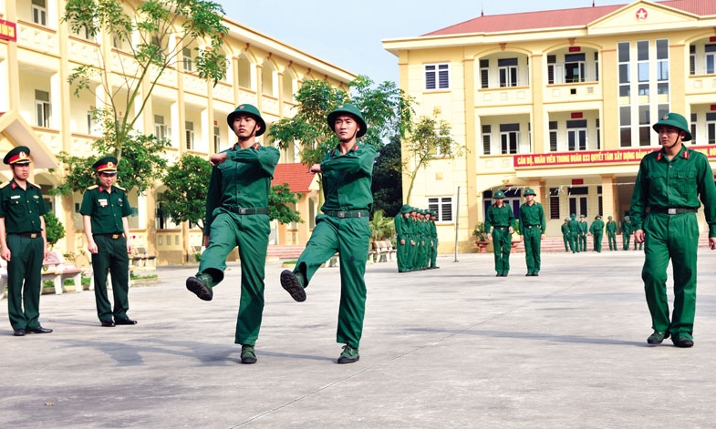Sĩ quan dự bị  “vượt nắng, thắng mưa”
