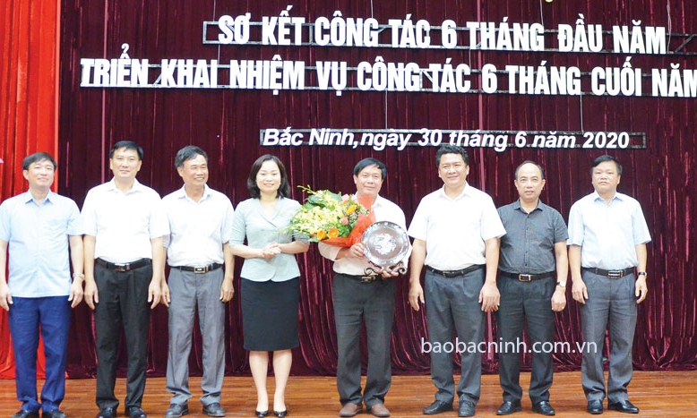 96,4% đảng viên Đảng bộ Khối các Cơ quan  và Doanh nghiệp tỉnh hoàn thành tốt nhiệm vụ