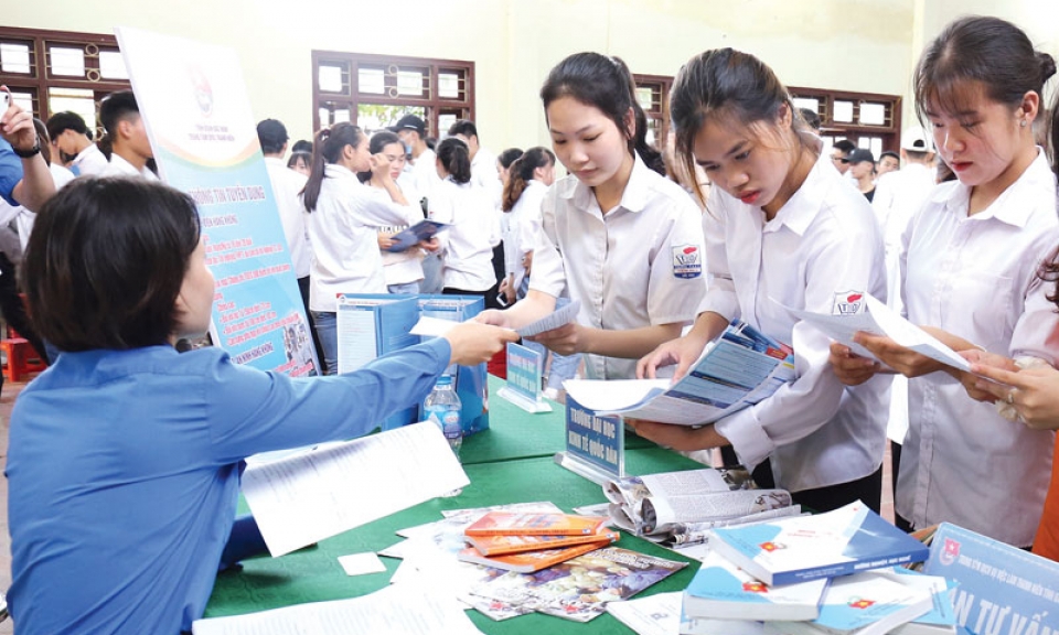 Đẩy mạnh hoạt động tư vấn,  hướng nghiệp cho học sinh khối THPT