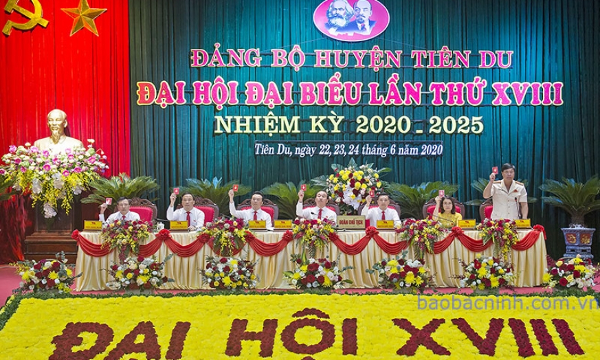 Ngày làm việc thứ nhất, Đại hội Đại biểu Đảng bộ huyện Tiên Du lần thứ XVIII