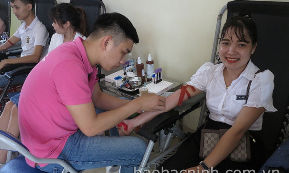 Hơn 300 người đăng ký tham gia hiến máu tình nguyện