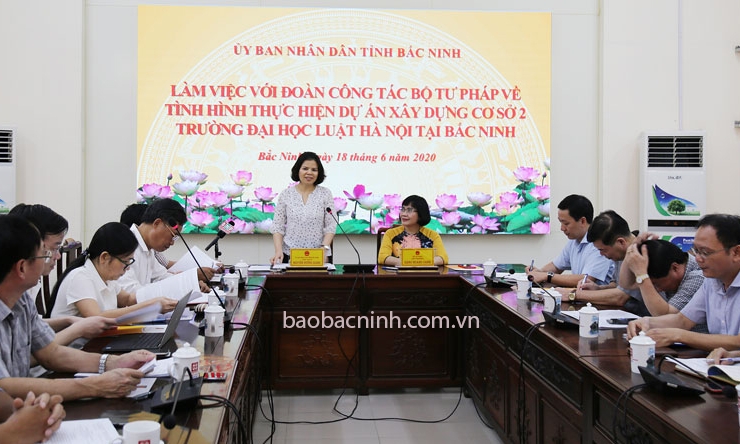 Chủ tịch UBND tỉnh Nguyễn Hương Giang làm việc với Đoàn công tác Bộ Tư pháp về Dự án xây dựng cơ sở 2 Trường Đại học Luật Hà Nội