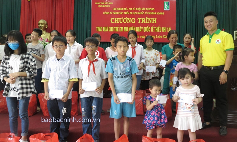 Hội Người mù tỉnh vận động hơn 1,8 tỷ đồng hỗ trợ hội viên