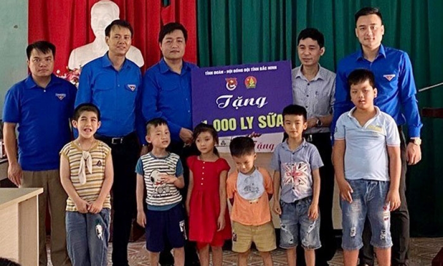 Hơn 13 nghìn ly sữa được trao cho các em học sinh