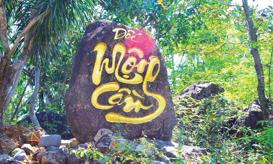 Đất Quy Nhơn gầy đón chân chàng đến…
