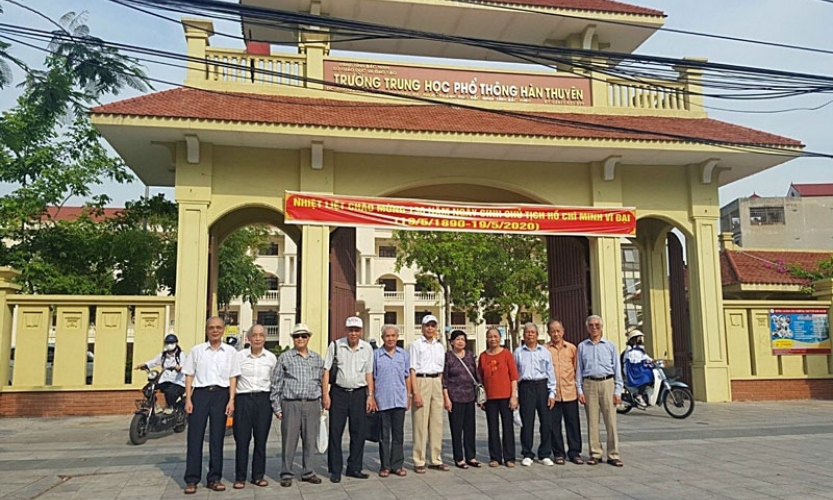 Thầy xưa, trường cũ... một đời sâu nỗi nhớ