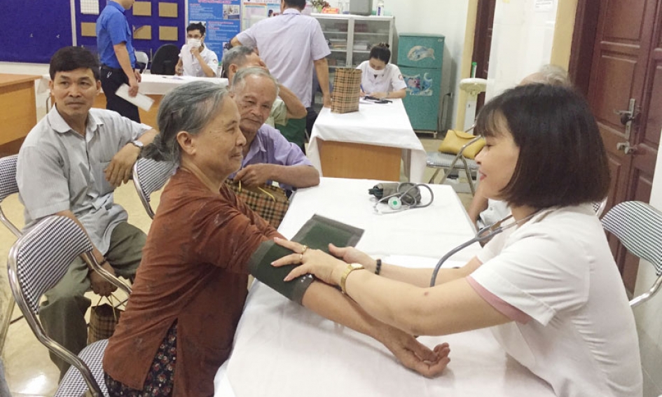 Khám bệnh, cấp thuốc miễn phí cho 107 thương, bệnh binh, thân nhân Liệt sỹ