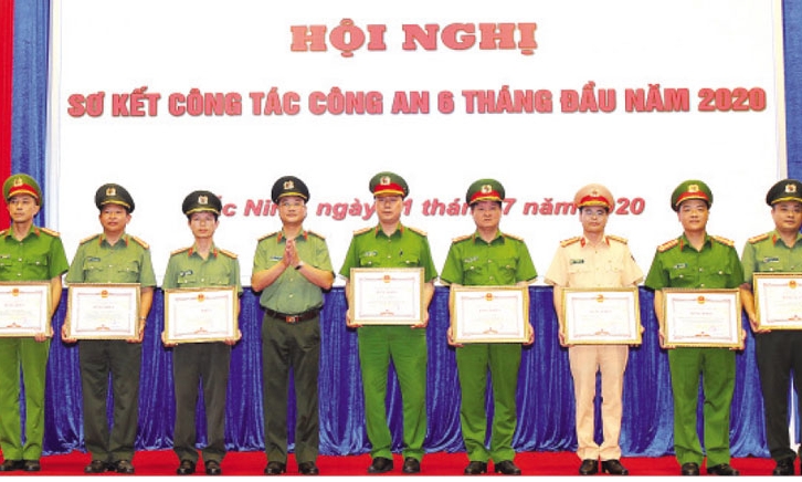 Chủ động, sáng tạo thực hiện tốt nhiệm vụ quản lý xuất, nhập cảnh