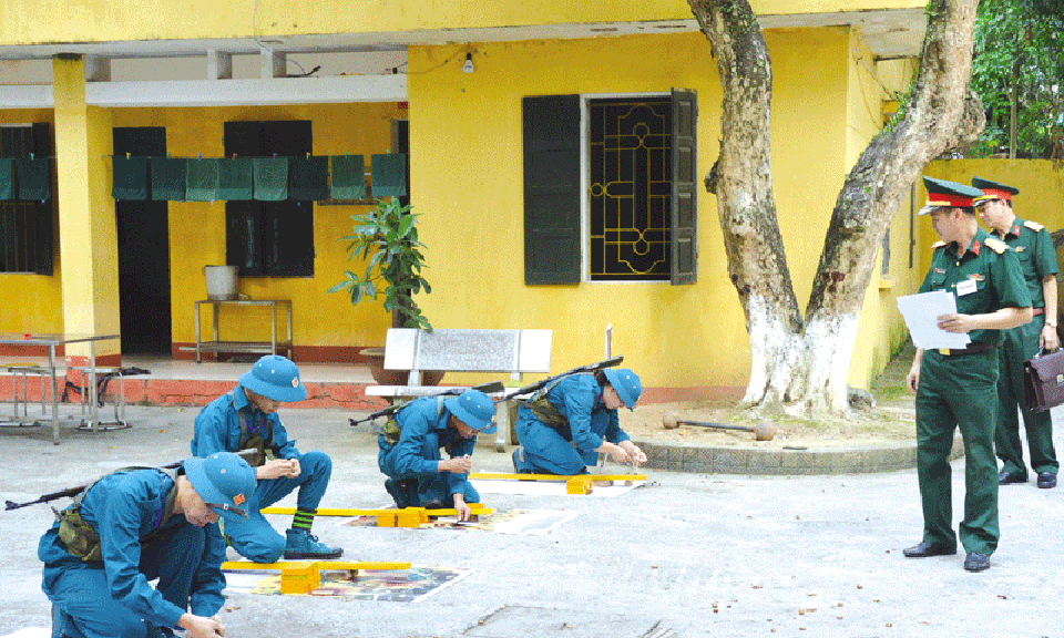 Xây dựng lực lượng dân quân tự vệ  “vững mạnh, rộng khắp”