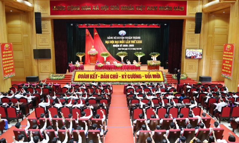 Ngày làm việc thứ Nhất Đại hội đại biểu Đảng bộ huyện Thuận Thành lần thứ XXIII