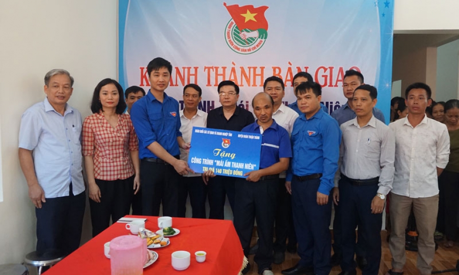 Đoàn Khối các Cơ quan và Doanh nghiệp tỉnh bàn giao “Mái ấm thanh niên” và tặng quà Trung thu cho trẻ khuyết tật