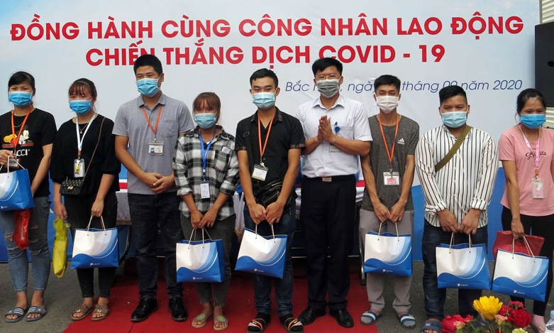 VNPT Bắc Ninh trao 2,5 tấn gạo cho công nhân Công ty GoerTek Vina