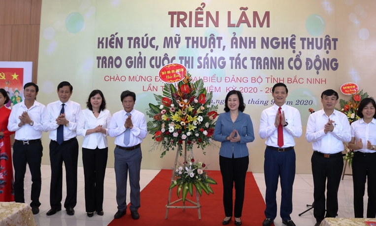Khai mạc Triển lãm Kiến trúc, Mỹ thuật, Ảnh nghệ thuật chào mừng Đại hội Đảng bộ tỉnh lần thứ XX