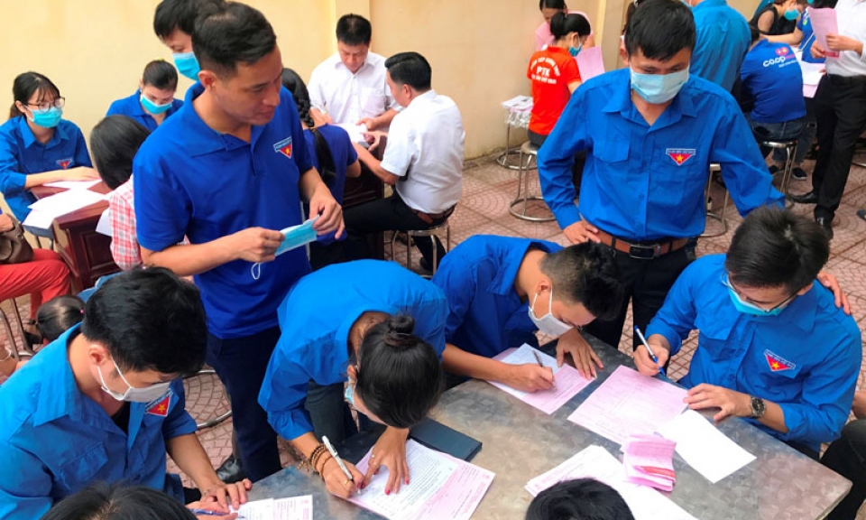 Hơn 800 người đăng ký tham gia hiến máu tình nguyện