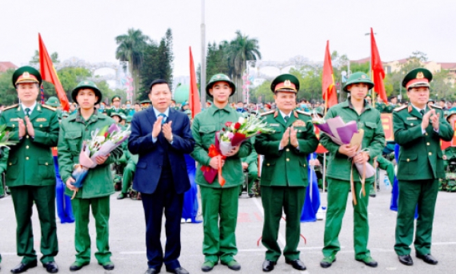 Quốc phòng - An ninh: Được giữ vững, an ninh chính trị, trật tự an toàn xã hội được bảo đảm