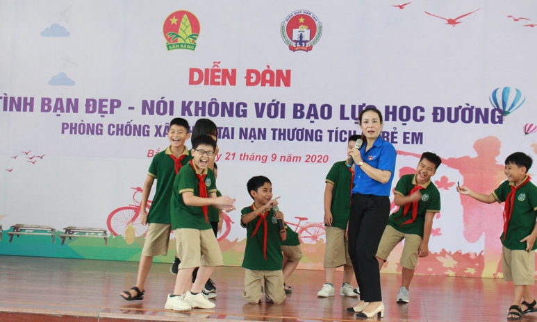 Hơn 500 học sinh tham gia diễn đàn “Xây dựng tình bạn đẹp - Nói không với bạo lực học đường”