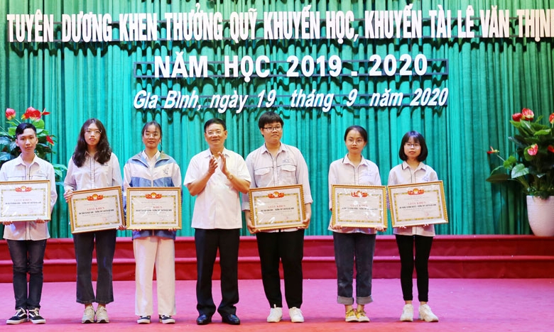 Quỹ khuyến học, khuyến tài Lê Văn Thịnh: Tuyên dương, khen thưởng 241 học sinh và giáo viên xuất sắc năm học 2019-2020