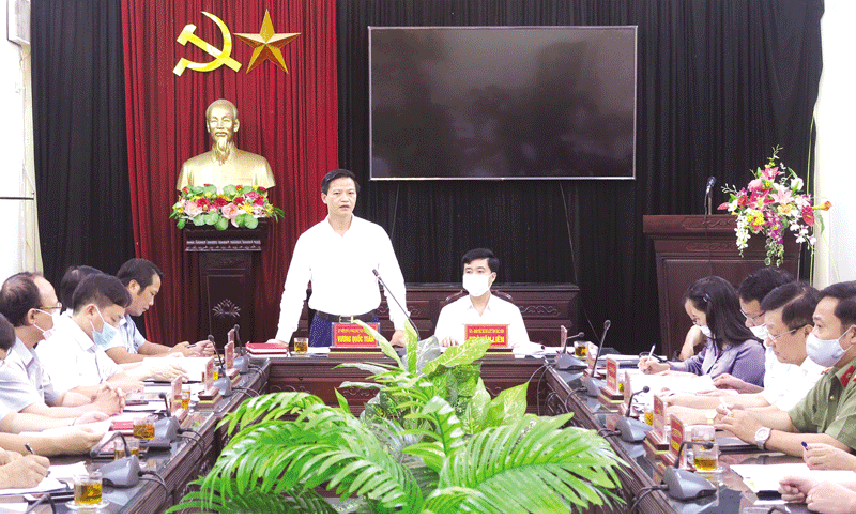 Phó Chủ tịch UBND tỉnh  Vương Quốc Tuấn làm việc với Sở GD-ĐT