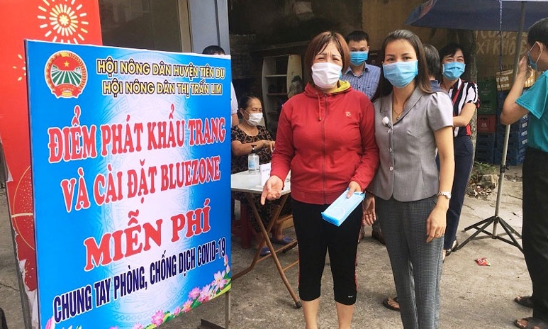 Phát khẩu trang và hướng dẫn cài đặt Bluezone miễn phí