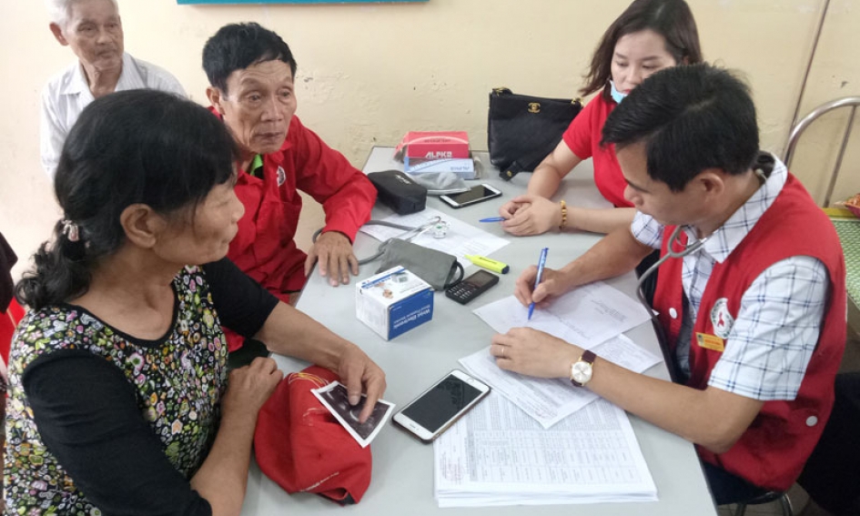 Khám, phát thuốc miễn phí cho 250 người cao tuổi