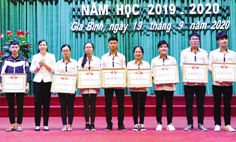 Quan tâm khuyến học, khuyến tài