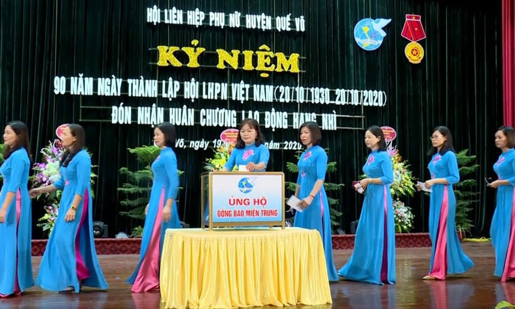 Hội LHPN huyện Quế Võ: Đón nhận Huân chương Lao động hạng Nhì và phát động quyên góp ủng hộ đồng bào miền Trung bị lũ lụt