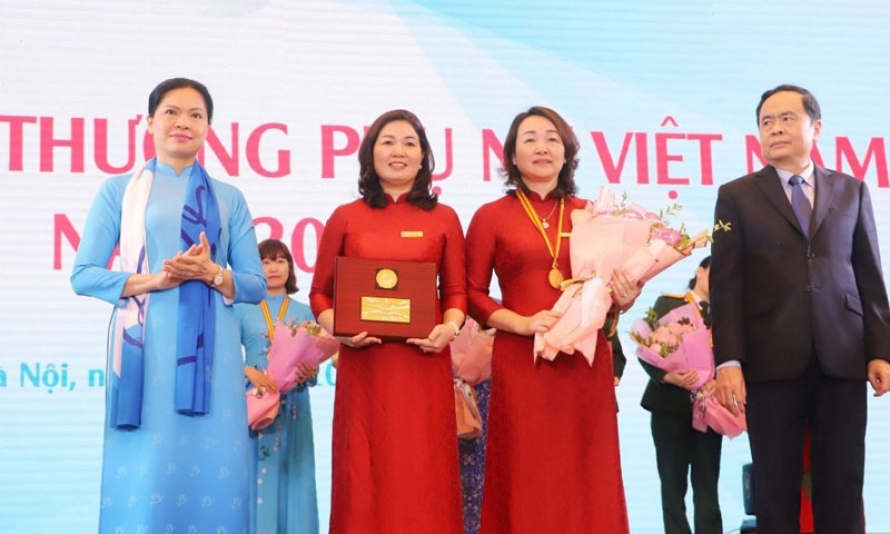 Hội LHPN tỉnh nhận giải thưởng “Phụ nữ Việt Nam” năm 2020