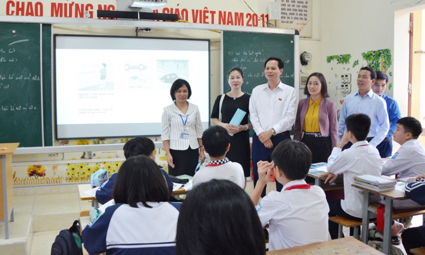 56,3% lớp học của thị xã Từ Sơn đạt phòng học thông minh