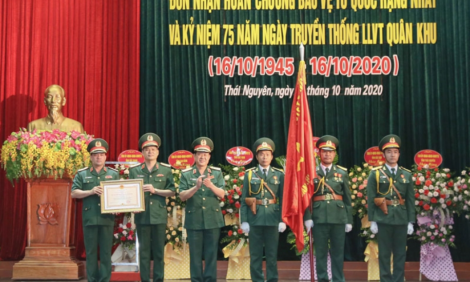 Lực lượng vũ trang Quân khu 1 đón nhận Huân chương Bảo vệ Tổ quốc hạng Nhất