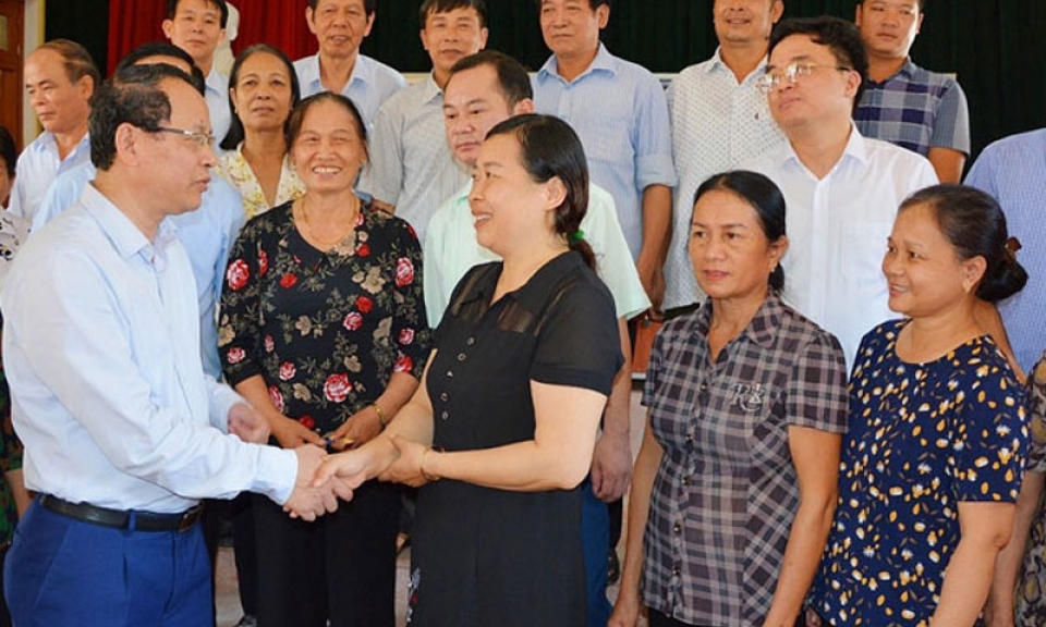 Phó Bí thư Tỉnh ủy, Chủ tịch HĐND tỉnh Nguyễn Quốc Chung dự sinh hoạt Chi bộ tại huyện Quế Võ