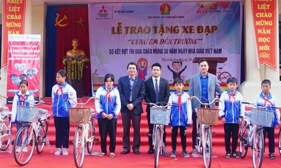 Trao tặng 30 xe đạp cho học sinh có hoàn cảnh khó khăn
